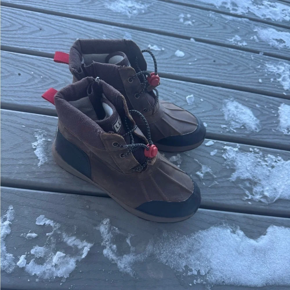 UGG Kids Winter Duck Insulated Brown Boots size 5